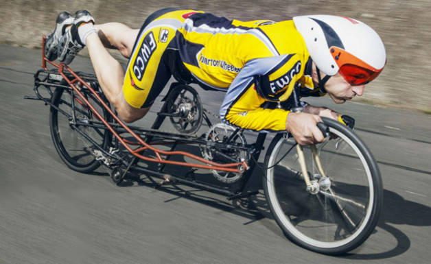 Aerodynamic cyclist